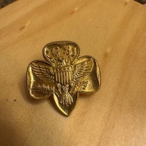 Girl Scout Official‎ Gold Tone Emblem Pin